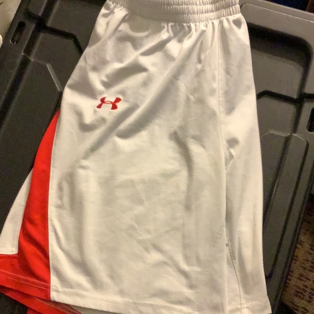 Size large Under Armor basketball shorts